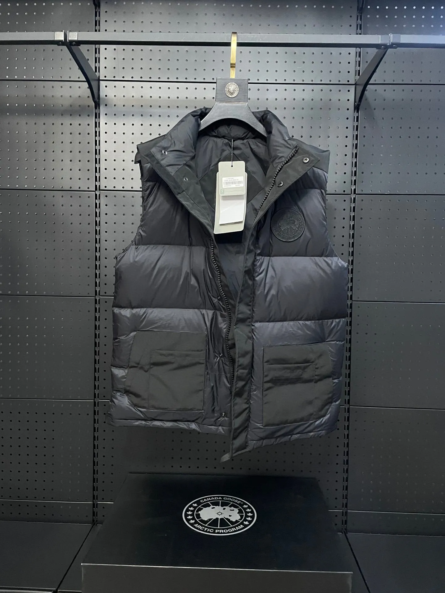P560 Correct Version Top Replica] 2057MW Paradigm Freestyle Vest-WD Men's Model. Color: White Black Size: XS S M L XL XXL